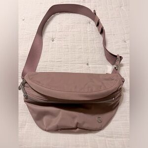 Lululemon Adventurer Crossbody